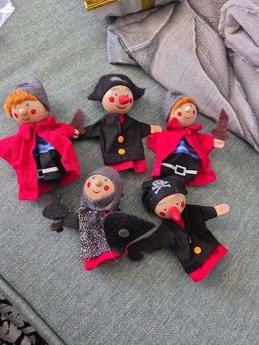 Wooden head finger puppets - head, x4