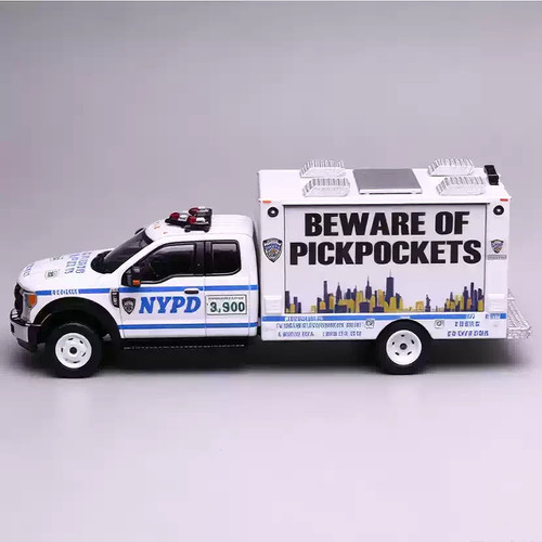 Nypd ford 550 super - 1:64,