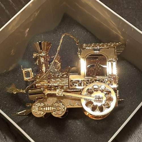 Danbury mint 1993 santas - danbury,