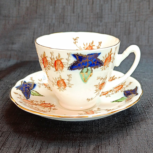 Vintage royal albert - vintage, crown