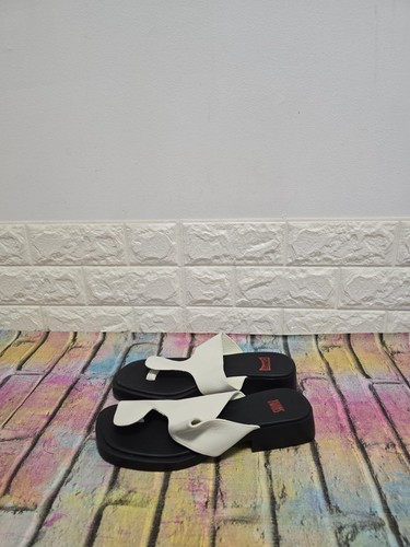 Camper twins flip - flip, flops