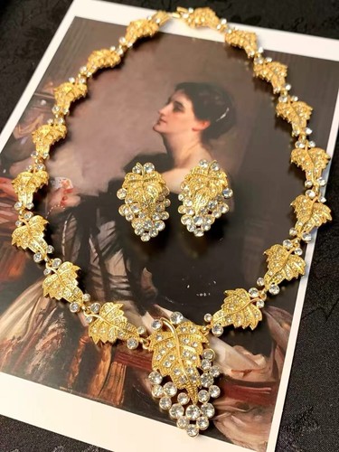 Gold leaf necklace - leaf,