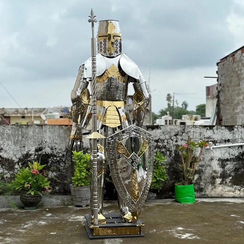 Full body medieval crusader - full,