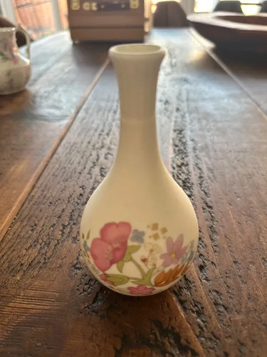 Wedgwood bone china - , bud