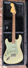 Left Handed 1999 Fender Squier Standard 9.25 Cream Mint Stratocaster Hard Case