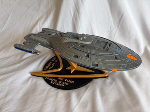 Star trek uss voyager model - star,
