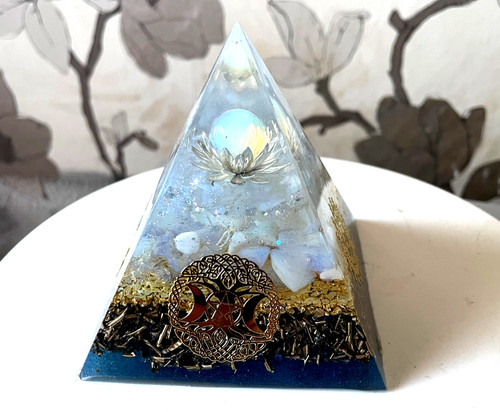 Orgone pyramid opalite lotus - ,