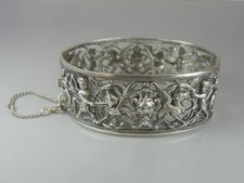 Peruzzi Hinged Bangle Bracelet