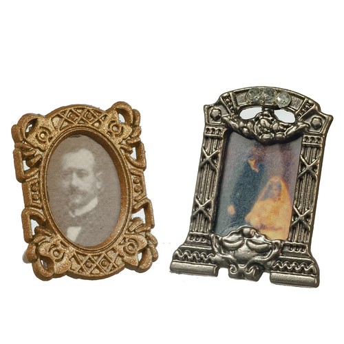 Dolls house victorian - dolls,