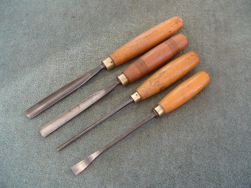 Four carving gouges chisels - carving,