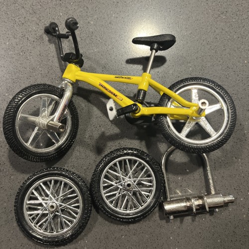Bmx bike flick - trix, mongoose