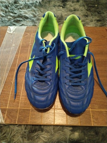Mizuno football boots uk8 - football,