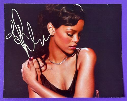 Rihanna hand signed - rihanna, photo