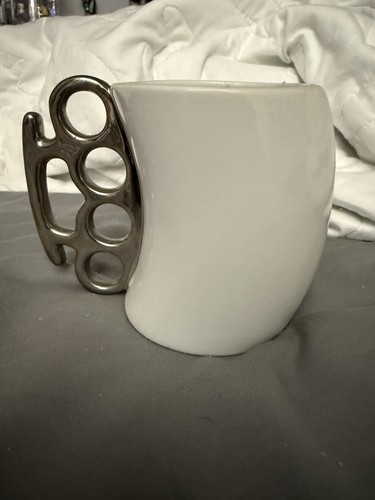 Knockout fred brass knuckles - "knockout,