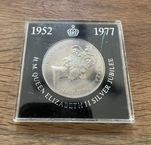 Queen elizabeth silver - hm,