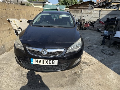 Breaking vauxhall astra 2011 - vauxhall,