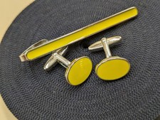 VINTAGE TIE PIN/SLIDE & CUFFLINKS SET SILVERTONE YELLOW ENAMEL MID CEN MOD (C10)