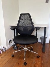 Staples Vayder Mesh Office Chair – Ergonomic & Stylish - Good condition