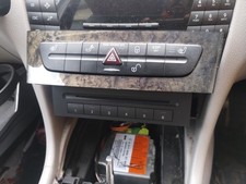 2002-05 MERCEDES BENZ  W211/S211  6 CD CHANGER A2116800552