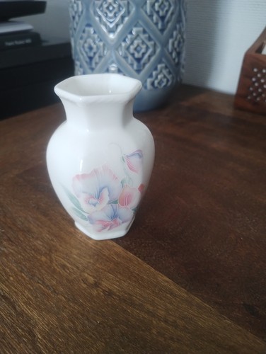 Aynsley little sweetheart vase - aynsley,