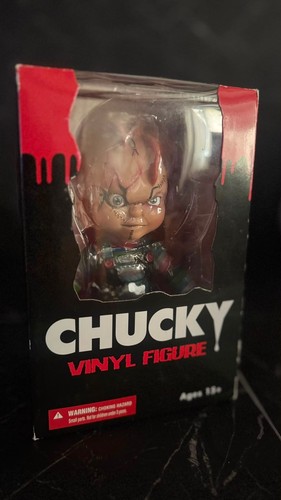 Mezco chucky vinyl figure - mezco,