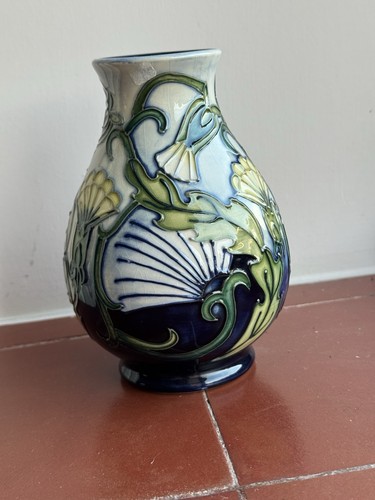 Moorcroft vase - moorcroft,