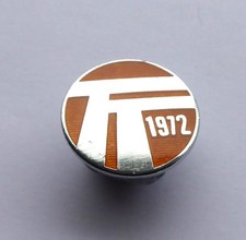 1972 ISLE OF MAN TT BADGE - IoM MANX T.T. RACES
