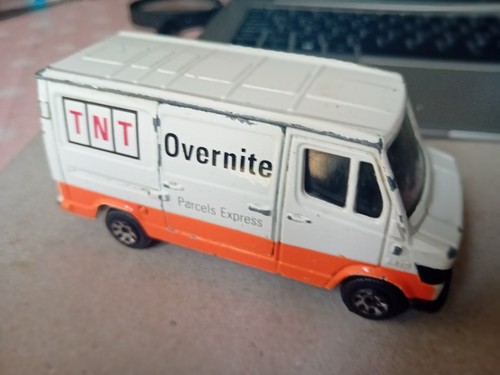 Corgi mercedes benz 207d van - mercedes,