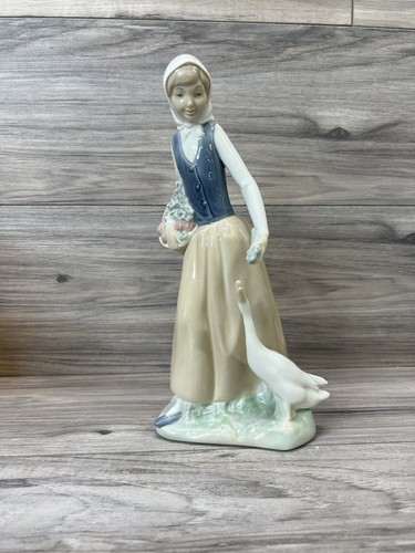 Nao lladro figurine girl - nao, with