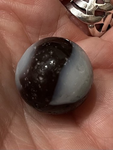 Black and white akro agate - black,