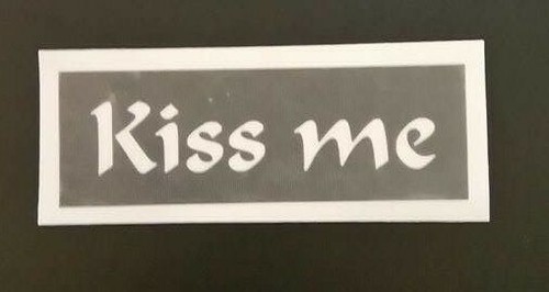 400 kiss me - word, stencils