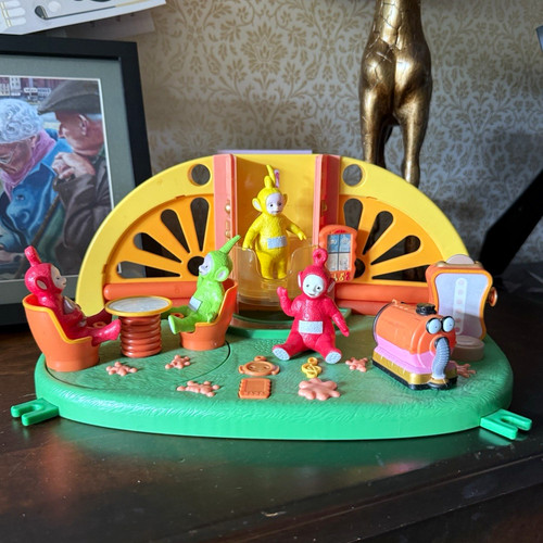 Teletubbies plastic playset - teletubbies,