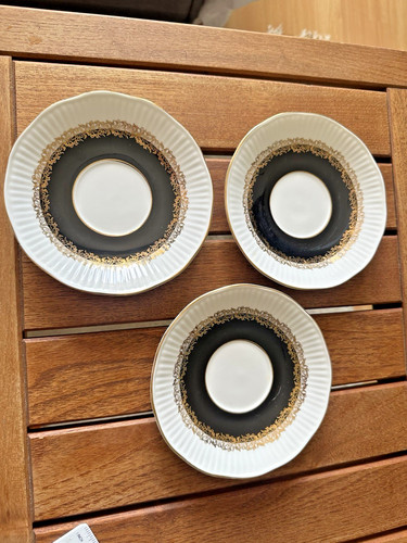 Saucers queen s china - 3,