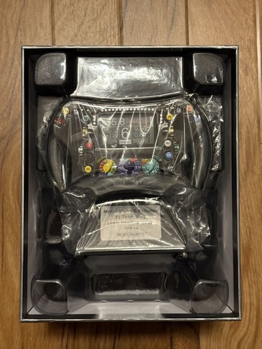 Minichamps mercedes amg w05 - minichamps,