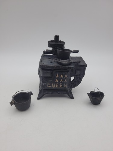 Vintage dolls house queen cast - queen,