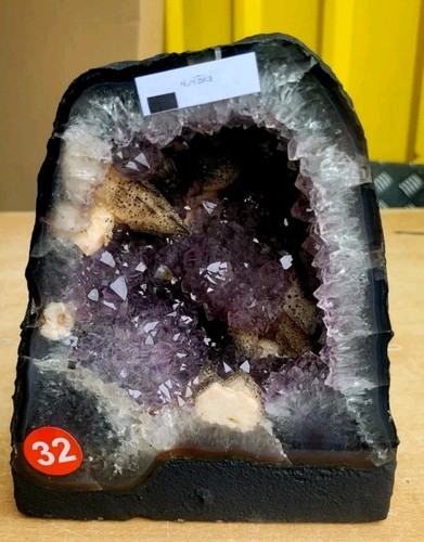 Stunning amethyst geode cave - stunning,