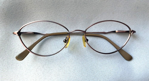 Vintage y2k cat - eye, soft