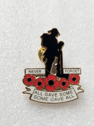 Poppie soldier pin - poppie, badge