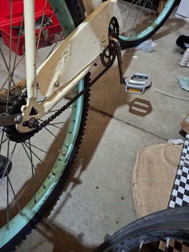 Cruiser city bicycle - cruiser,