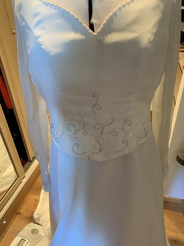 Beautiful long sleeved brides - long,