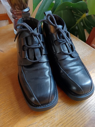 Red herring men black - red,