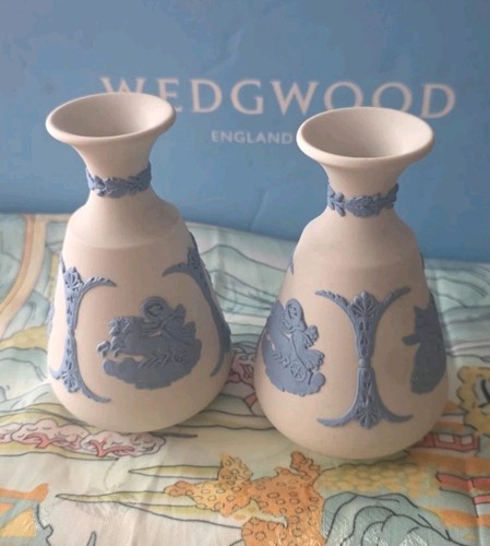 Wedgwood jasper vases 2 - x,