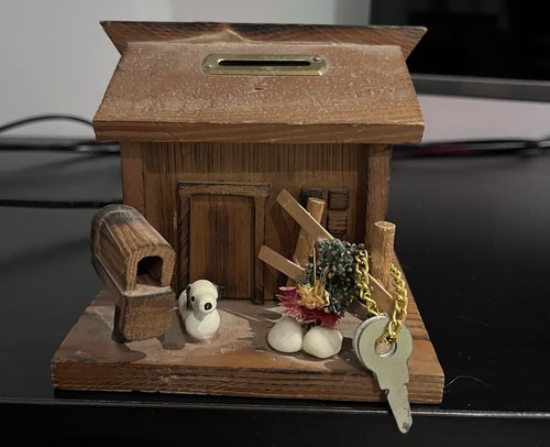 Vintage wooden chalet money - wooden,