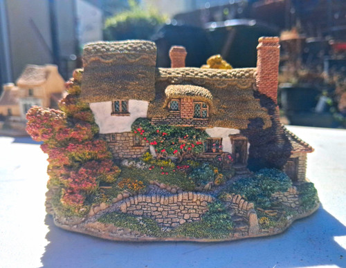 Lilliput lane orchard farm - lilliput,