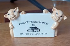 BAIRSTOW MANOR PIGS OF PIGLET MANOR NAME STAND - USED UNBOXED 