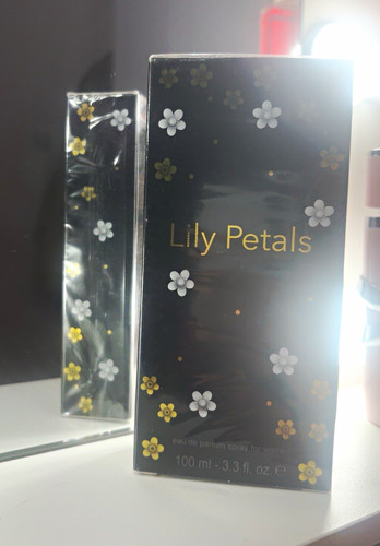 Lily petals eau - petals, de