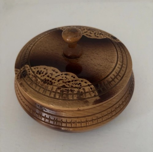 Vintage small wooden pot with - wooden,
