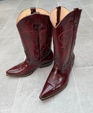 Cowboy Boots in Burgundy