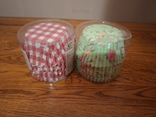 200 cupcake cases - 200,