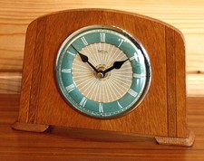 VINTAGE 21cm Smiths Mantel